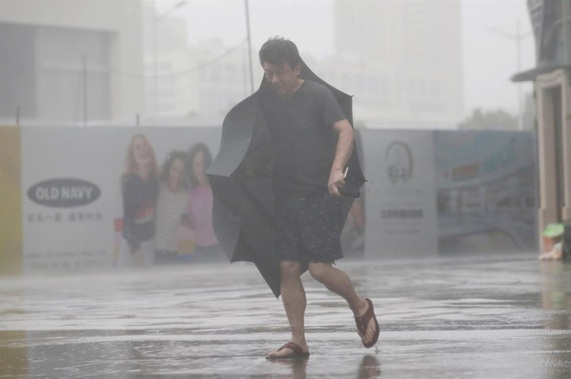 Süper Mangkhut tayfunu yıkıp geçiyor! Acı haberler peş peşe geliyor... - Resim: 4