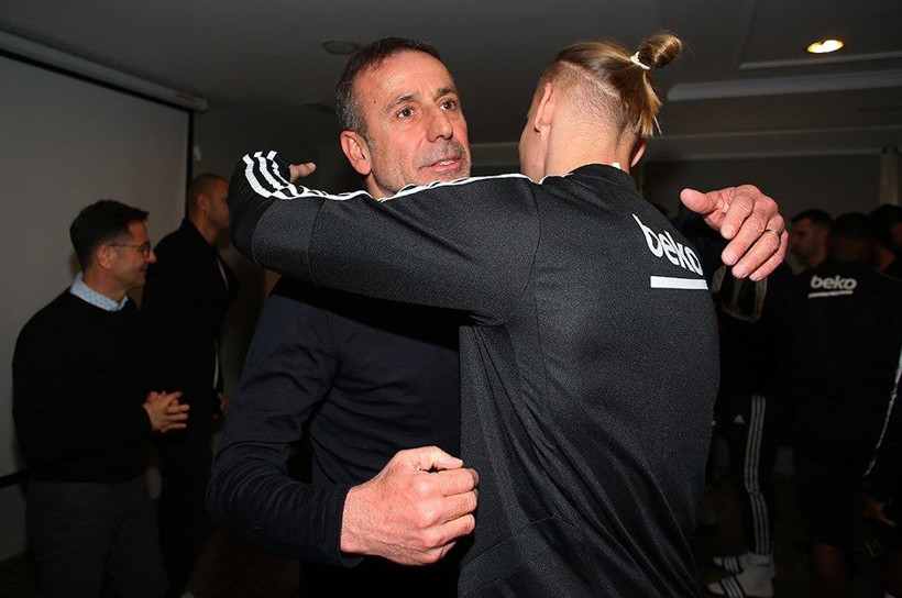 Abdullah Avcı futbolcularla vedalaştı - Resim: 1