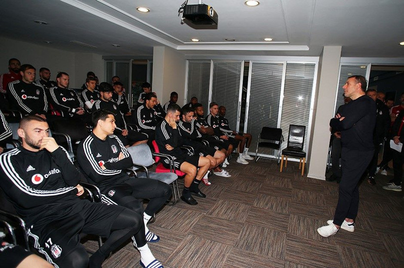 Abdullah Avcı futbolcularla vedalaştı - Resim: 3