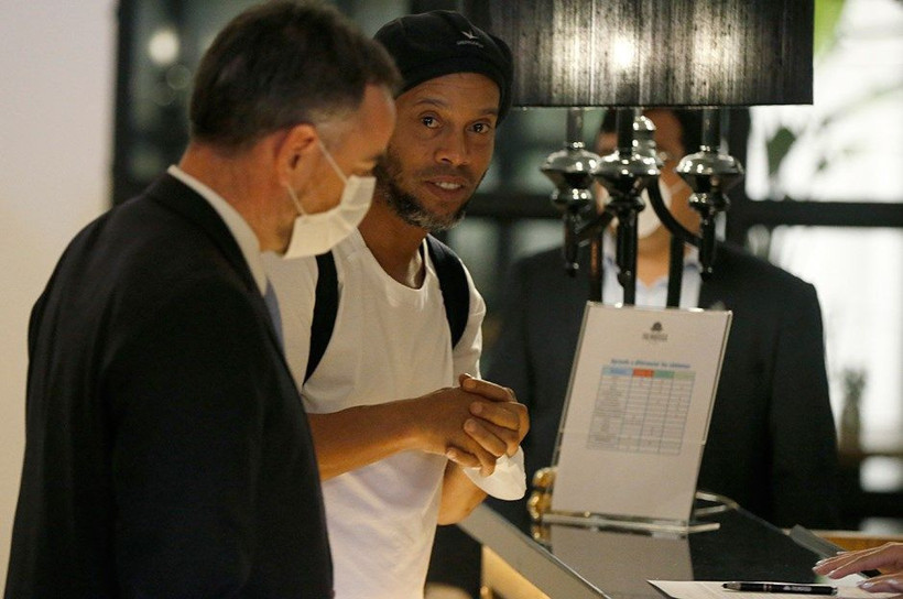 Ronaldinho kral dairesinde kalıyor! İşte 4 yıldızlı ev hapsinden kareler - Resim: 1