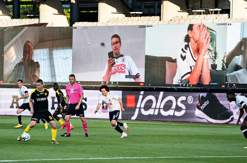 Dünyada bir ilk! Taraftarlar videokonferans ile maçta - Resim: 3