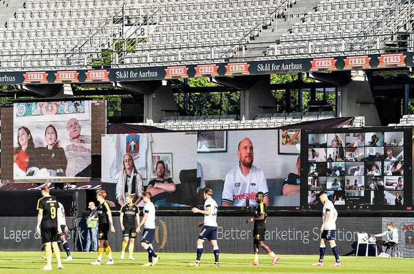 Dünyada bir ilk! Taraftarlar videokonferans ile maçta - Resim: 4