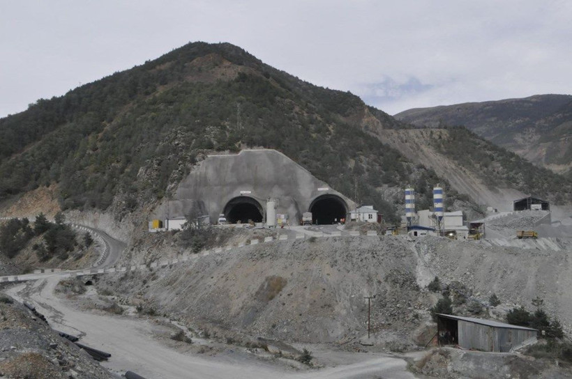 Avrupa'nın en uzunu olacak Zigana Tüneli'nde sona gelindi - Resim: 4