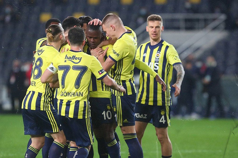 Fenerbahçe-Denizlispor maçı sonrası olay sözler: Emre Belözoğlu’na yakışmadı ilk maçında havlu atacaktı - Resim: 1