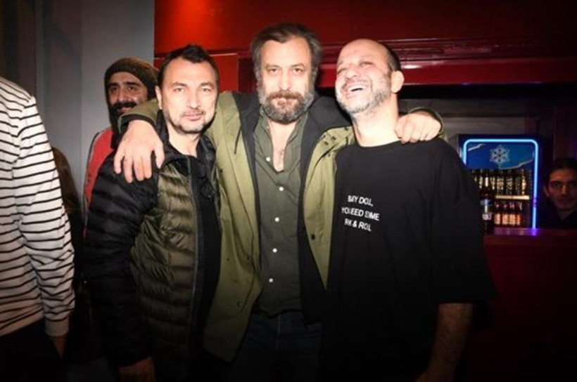 Nejat İşler alkolün dozunu kaçırdı, muhabirlere önce küfür sonra el hareketi... - Resim: 2