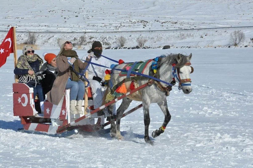 Donmuş Türk gölünde yolculuk! Fransızlar hayran kaldı - Resim: 2
