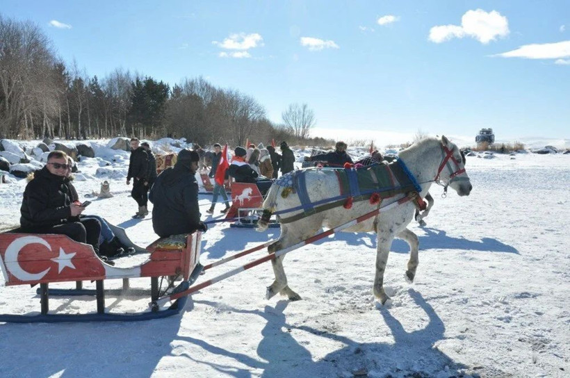 Donmuş Türk gölünde yolculuk! Fransızlar hayran kaldı - Resim: 4