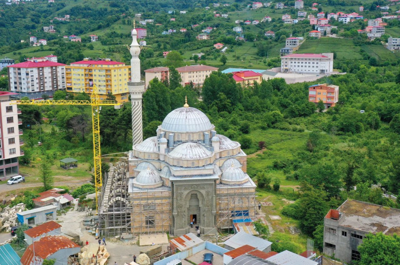Böyle minare mi olur! Minarenin tepesini 'semaver'e çevirip musluk taktılar 35 yılda bitirildi - Resim: 1