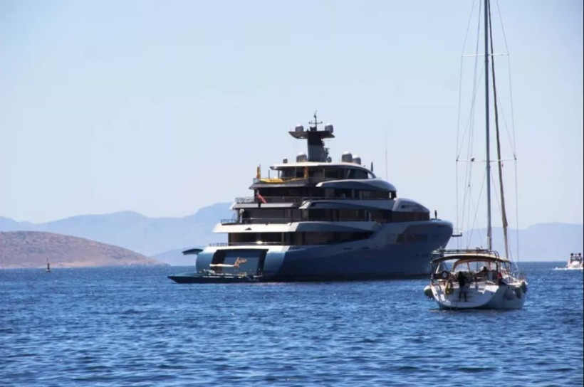 Dev yat Bodrum sahiline giriş yaptı görenler cep telefonlarına sarıldı - Resim: 3