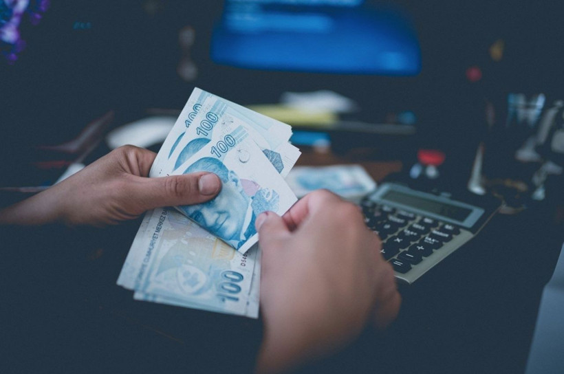 Memur ve emeklinin 2 aylık zammı netleşti! Maaş tablosu yine değişti, işte yeni zamlı oranlar - Resim: 1