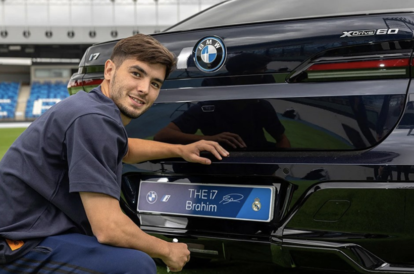 Göz kamaştıran hediye! Arda Güler yeni arabasıyla böyle poz verdi, arabanın değeri dudak uçuklattı - Resim: 4