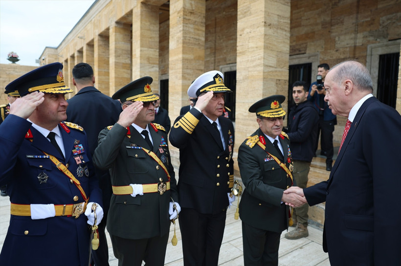 Cumhurbaşkanı Erdoğan Anıtkabir özel defterini imzaladı! Dikkat çeken Türkiye yüzyılı mesajı - Resim: 1