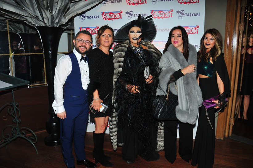 Yeni yıl partisine ünlü yağmuru! Geceden renkli kareler... - Resim: 2