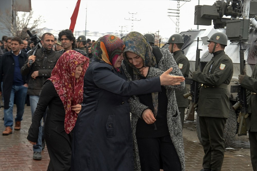 Diyarbakır şehitleri gözyaşları içinde uğurlandı - Resim: 3