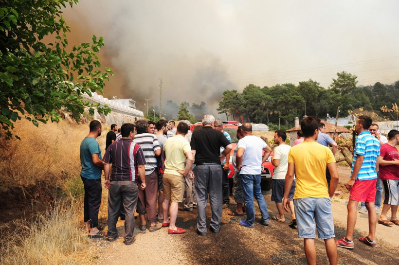 Tatil cennetinde yangın büyüyor! İnsanlar kaçıyor - Resim: 3