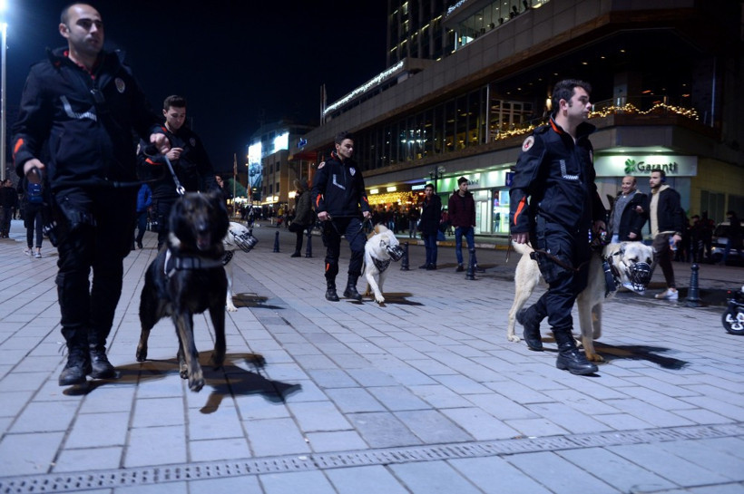 Kangallar polis köpeği oldu devriyeye çıktı - Resim: 4