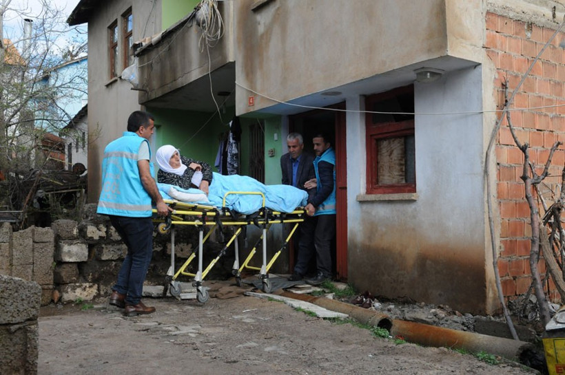 Türkiye sandık başında oy kullanmaya böyle geldi - Resim: 1