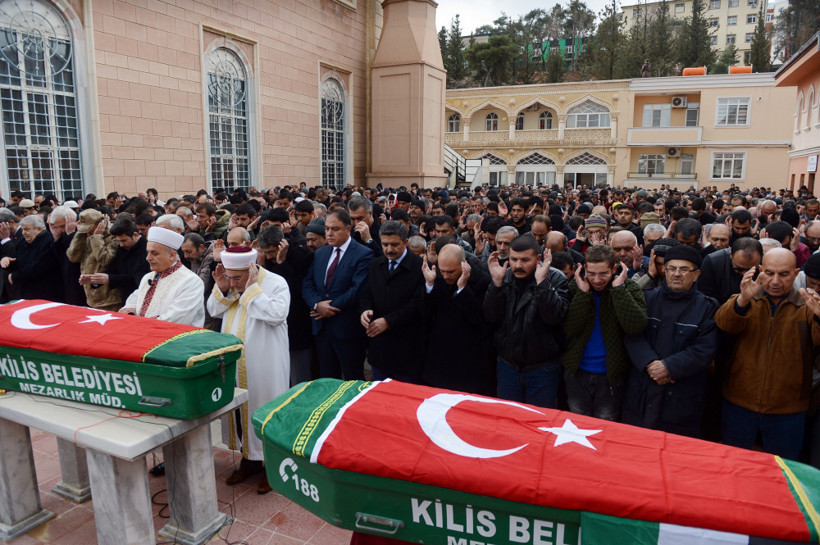 Şehit cenazesinde yürek yakan fotoğraf! - Resim: 2