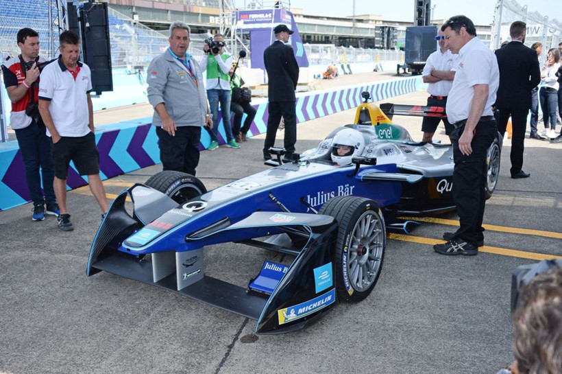 Çıplak pozlarıyla gündem olan Emily Ratajkowski tarihte bir ilke imza attı - Resim: 4