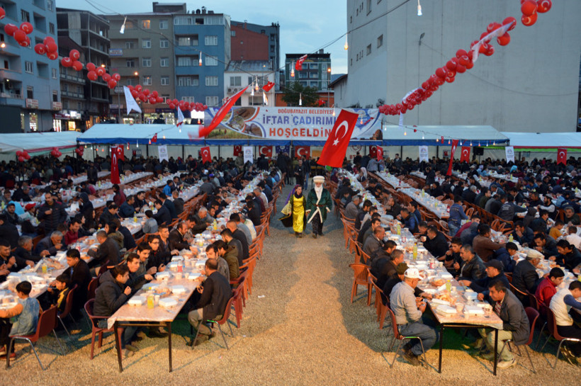 Ağrı'da Kardeşlik İftarına 3 bin kişi katıldı - Resim: 3