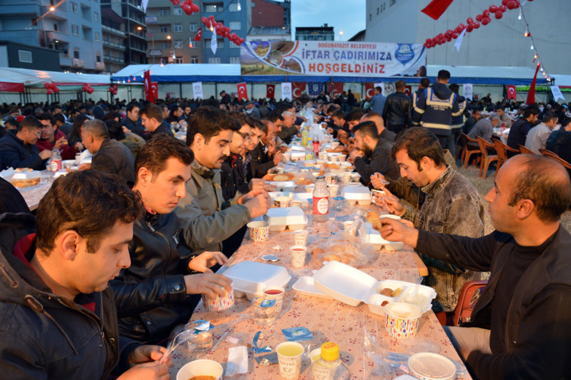 Ağrı'da Kardeşlik İftarına 3 bin kişi katıldı - Resim: 4