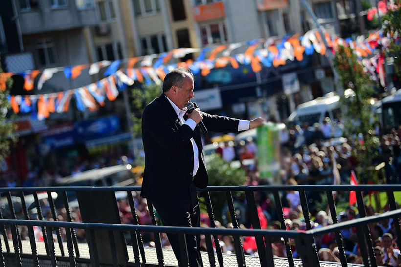 Muharrem İnce, kürsüden bebek bezi fırlattı - Resim: 1