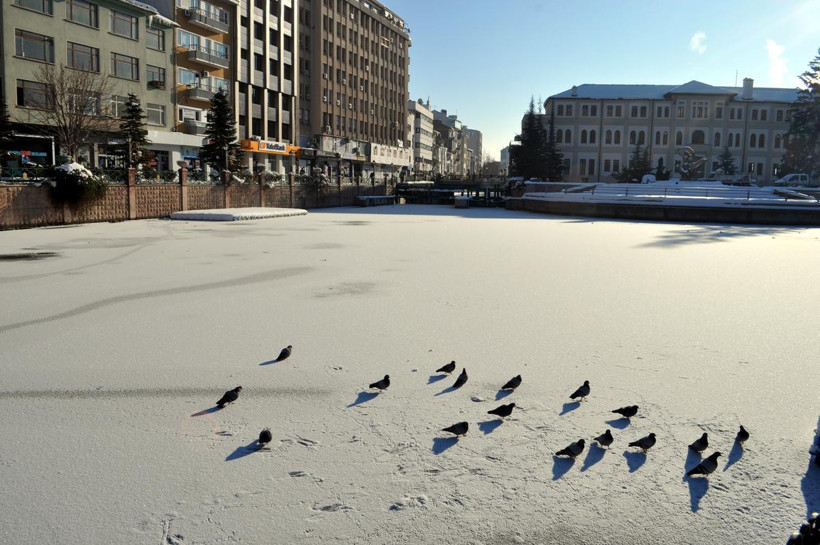Sibirya değil Türkiye Eskişehir'de nehir dondu - Resim: 4