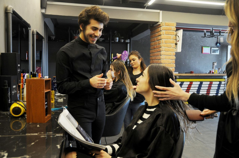 Bursa'da 18 yaşında fenomen oldu ülke dışından randevu alıp sıraya giriyorlar - Resim: 3