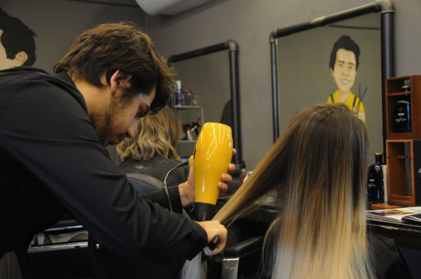 Bursa'da 18 yaşında fenomen oldu ülke dışından randevu alıp sıraya giriyorlar - Resim: 1