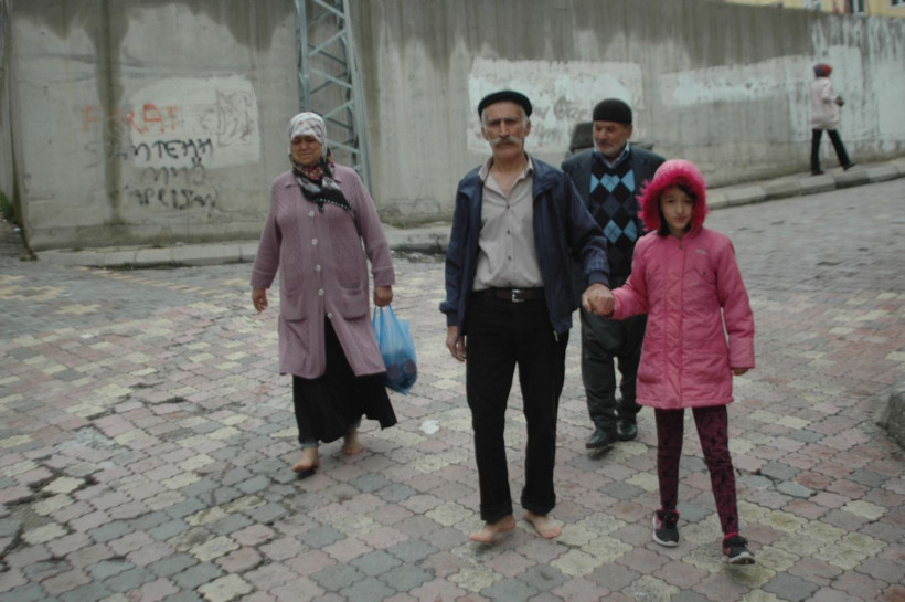 Oy kullanmaya çıplak ayak gittiler! İşte çok şaşırtıcı nedeni - Resim: 4