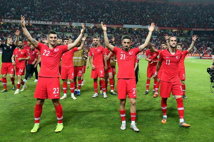 Hasan Ali Kaldırım Mbappe'yi sahadan sildi caps'ler patladı - Resim: 1