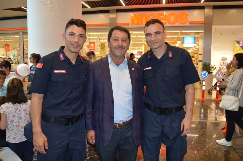 Jandarmadan ünlü futbolcularla tanıtım - Resim: 2