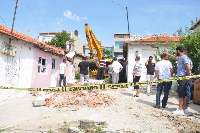 Mahallede 5 ton altın iddiasını duyan koştu kazılar başladı - Resim: 1