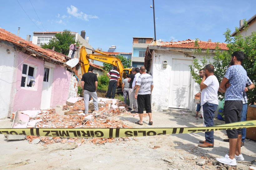 Mahallede 5 ton altın iddiasını duyan koştu kazılar başladı - Resim: 2