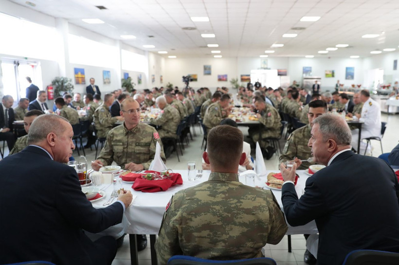 Cumhurbaşkanı Erdoğan Bosna'da Barış Gücü'nde görevli Türk askerlerini ziyaret etti - Resim: 3