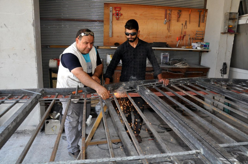 Suriyeli adam tanesini 800 TL'den satıyor! Hatay'da boş varillerle bakın neler yapıyor - Resim: 2