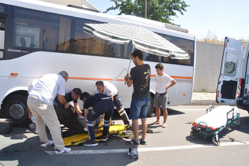 Tekirdağ'da midibüsün altında kalan kişi ağır yaralandı - Resim: 3