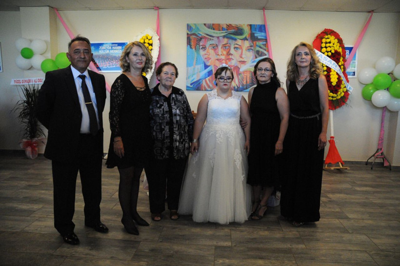 Eskişehir'de down sendromlu Canan’ın beyaz gelinlik hayali gerçek oldu - Resim: 2