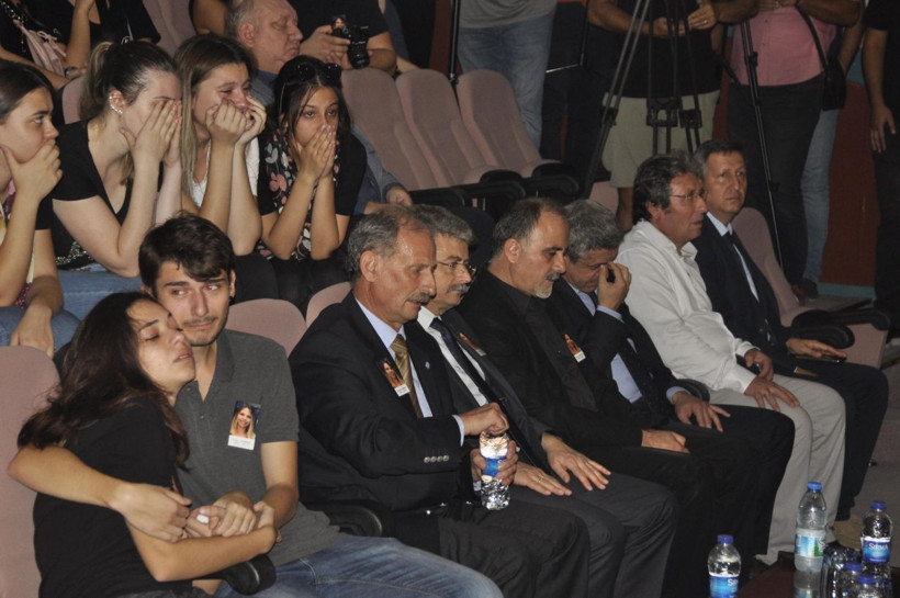 İzmir'de kampüsteki kazada ölen Sezen gözyaşlarıyla uğurlandı - Resim: 2