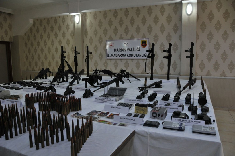 Mardin'de PKK'ya ait anti tank füzesi kimyasal fünyeler ve 20 yıllık PKK arşivi ele geçirildi - Resim: 2