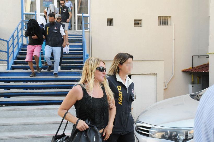 Cinsel fantezi iğrençliği polis tekneyi basınca ortaya çıktı - Resim: 2