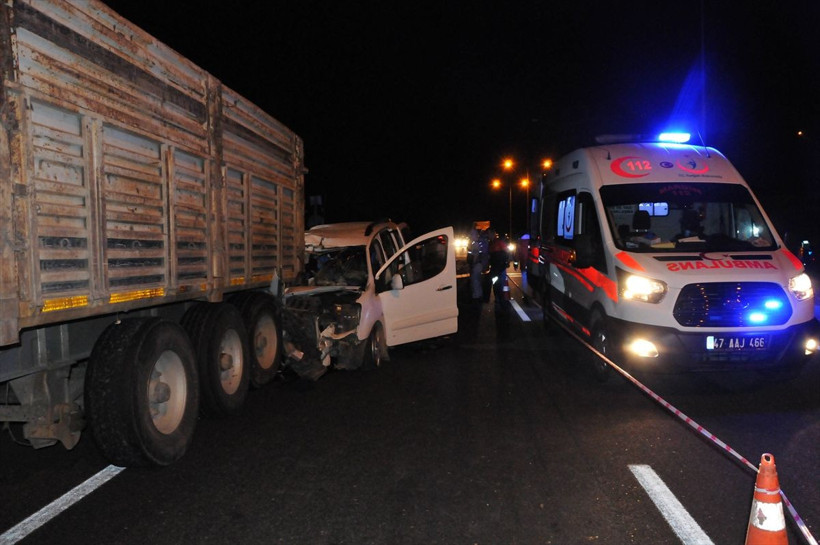 Mardin Artuklu'da trafik kazası 3 ölü 3 yaralı - Resim: 1