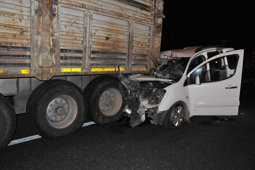 Mardin Artuklu'da trafik kazası 3 ölü 3 yaralı - Resim: 2