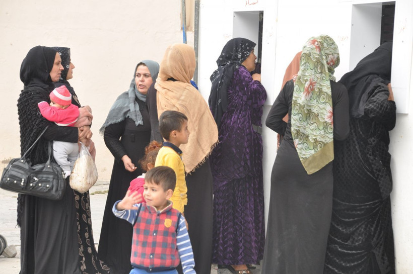 Dünyaca ünlü sanatçı Akçakale'de fırın açtı! Fakirlere ekmek dağıtıyor - Resim: 3