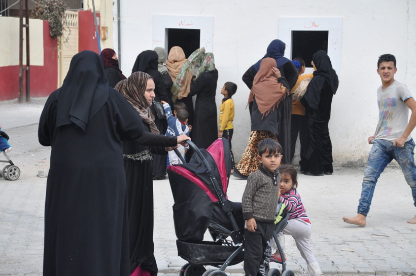 Dünyaca ünlü sanatçı Akçakale'de fırın açtı! Fakirlere ekmek dağıtıyor - Resim: 4