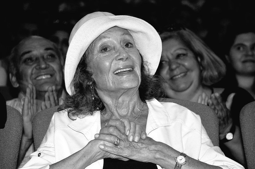 Yıldız Kenter yaşamını yitirdi ölüm sebebi ne? Eşi ve kızı Leyla Kenter kimdir - Resim: 1