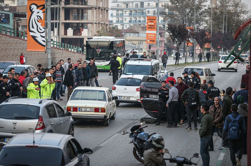 Bursa'da köprüden uçan otomobilde can pazarı - Resim: 3