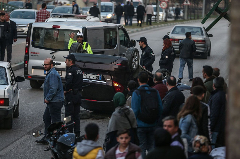 Bursa'da köprüden uçan otomobilde can pazarı - Resim: 4