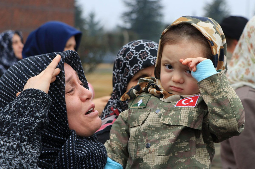 İdlib şehidi Uğur Kurt ve Serkan Deprem'in cenazeleri son yolculuğuna uğurlandı - Resim: 4