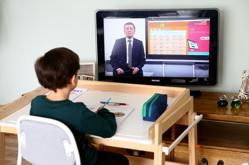 Uzaktan eğitim saat 09.00'da başladı işte ders programı ve kanallar - Resim: 2